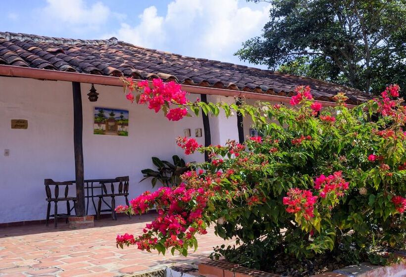 هتل Campestre El Santuario