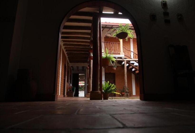 هتل Casa Aparicio Lopez