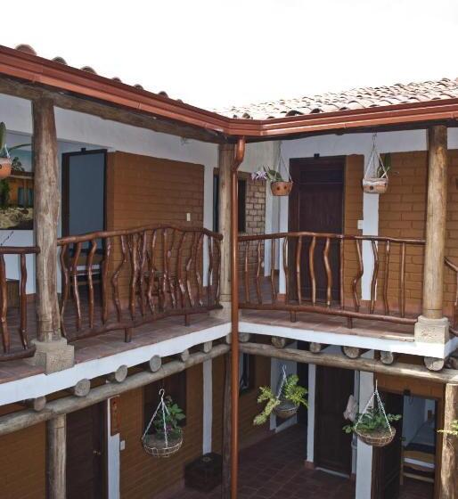 هتل Casa Aparicio Lopez