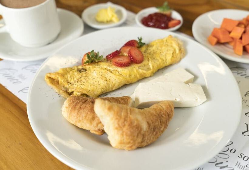 هتل Cinco Monteria