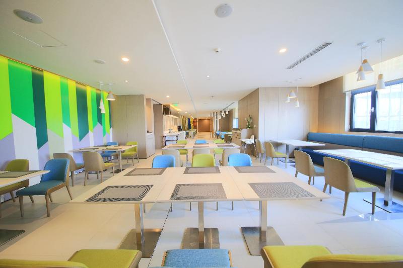 ホテル Holiday Inn Express Yingkou Onelong Plaza, An Ihg