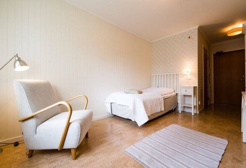 هتل Stiftsgården Hostel Skellefteå