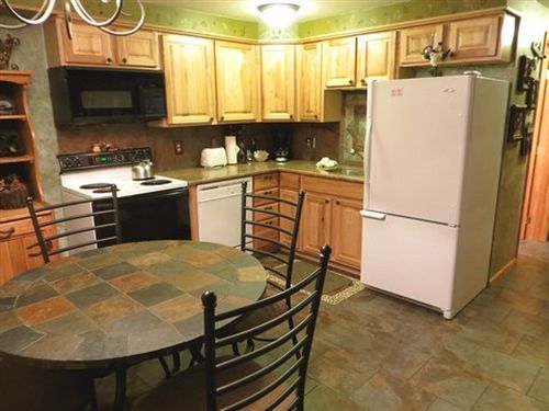 فندق Three Seasons Condo