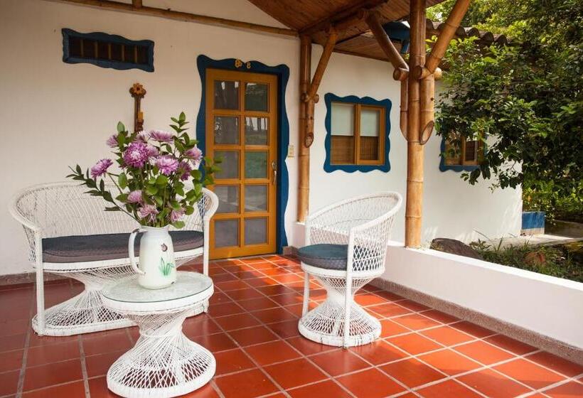 اقامتگاه Finca Hotel Los Girasoles