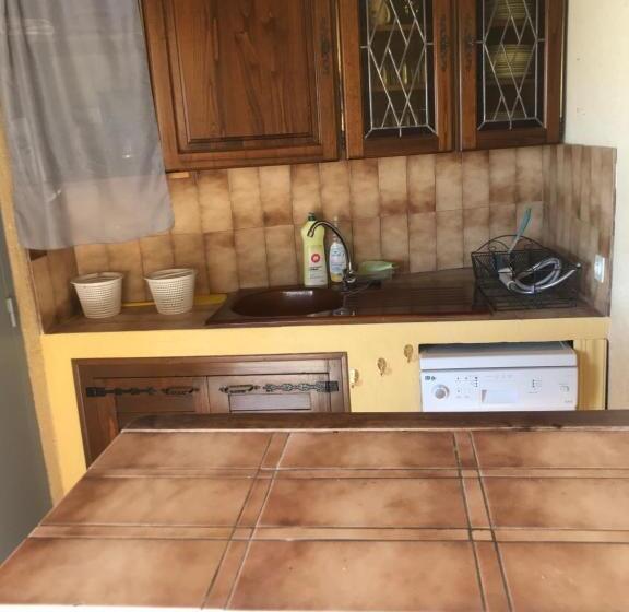 ベッドアンドブレックファースト Chambres D Hôtes Climatisées Avec Cuisine D été Villa Gour Du Peyrol