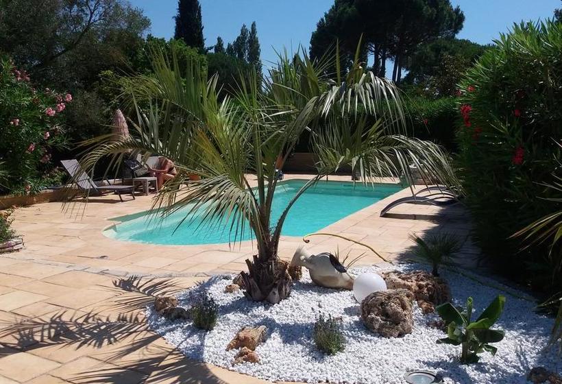 تختخواب و صبحانه Mas Lou Souleil