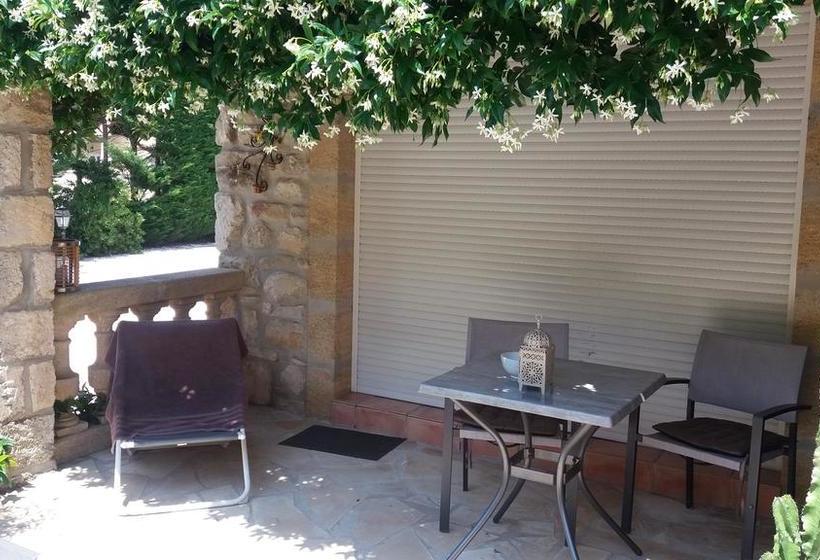 تختخواب و صبحانه Mas Lou Souleil