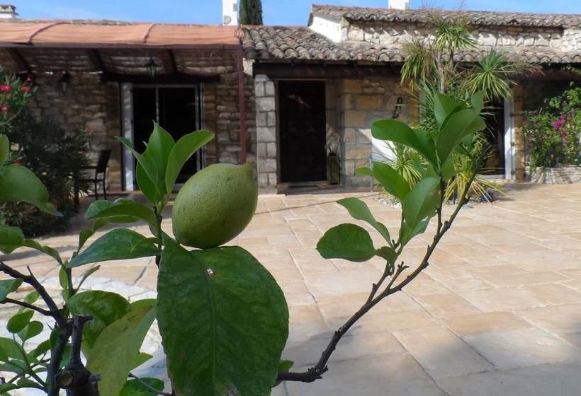 تختخواب و صبحانه Mas Lou Souleil