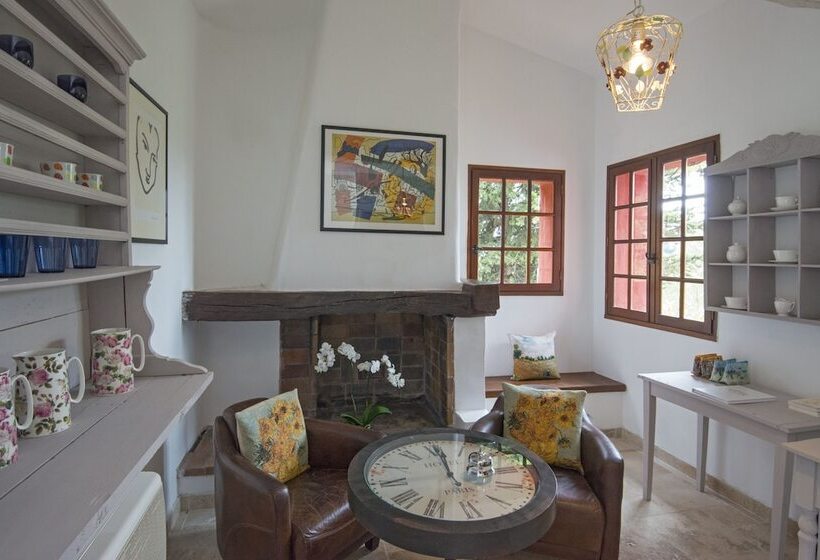 تختخواب و صبحانه Une Maison à Saint Paul De Vence
