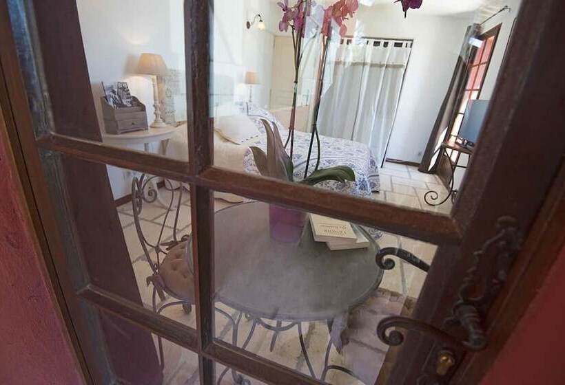 تختخواب و صبحانه Une Maison à Saint Paul De Vence