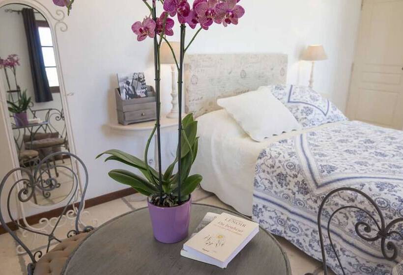 تختخواب و صبحانه Une Maison à Saint Paul De Vence