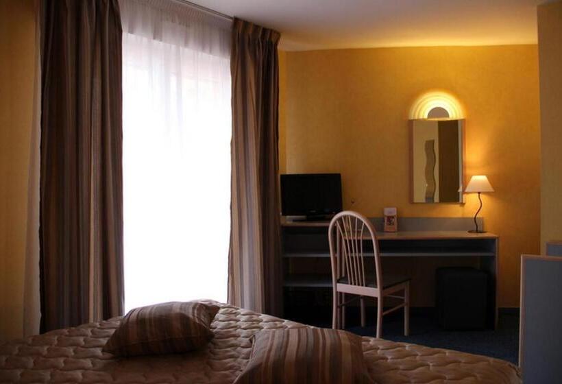Отель Au Relais De L Oust