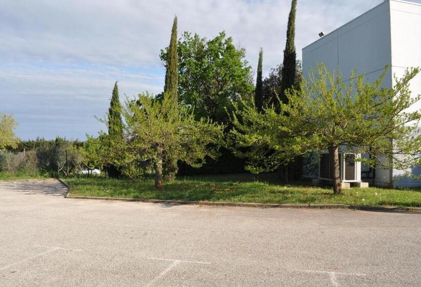 בית מלון כפרי Ibis Budget Le Cannet Des Maures