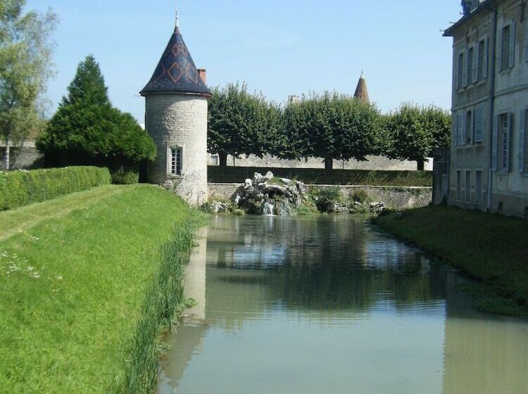צימר Château De Serrigny