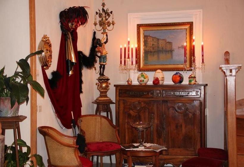 Bed and Breakfast Le Petit Chateau   Tiffauges Proche Puy Dufou
