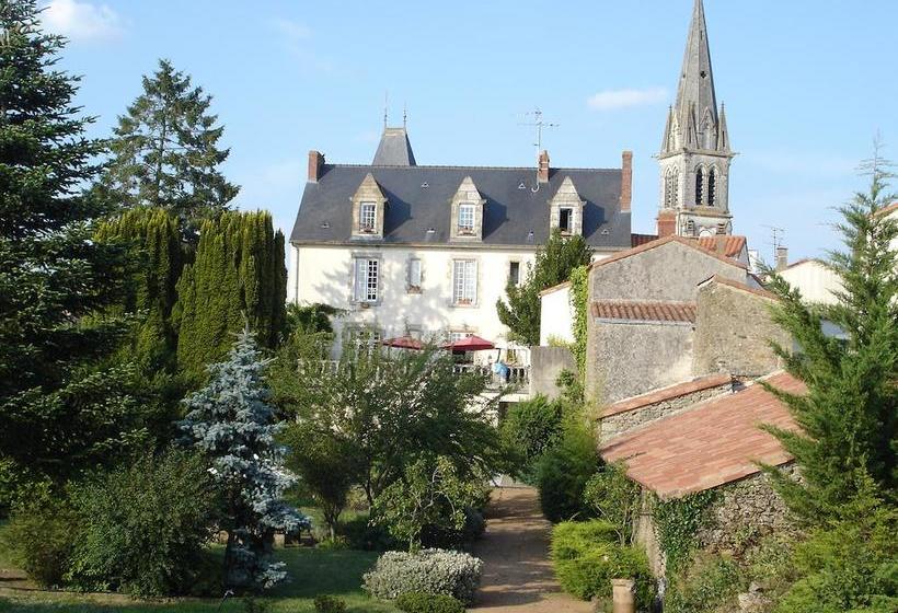 Bed and Breakfast Le Petit Chateau   Tiffauges Proche Puy Dufou