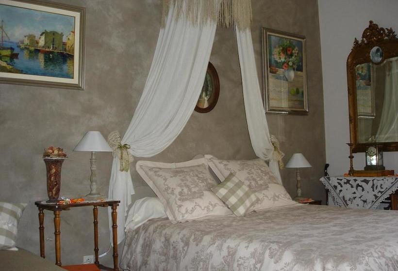 Bed and Breakfast Le Petit Chateau   Tiffauges Proche Puy Dufou
