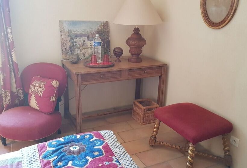Bed and Breakfast Mas Du Caroubier Maison D Hotes
