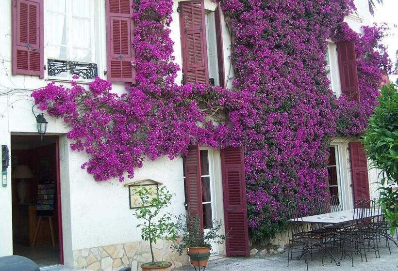تختخواب و صبحانه Castel Enchanté