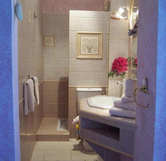 تختخواب و صبحانه Castel Enchanté