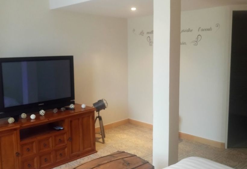 ベッドアンドブレックファースト La Luzernière Chambres D Hôtes