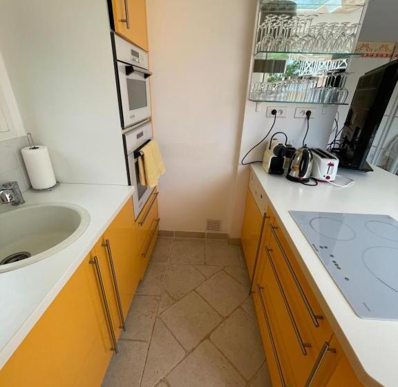 مبيت وإفطار La Tarentane