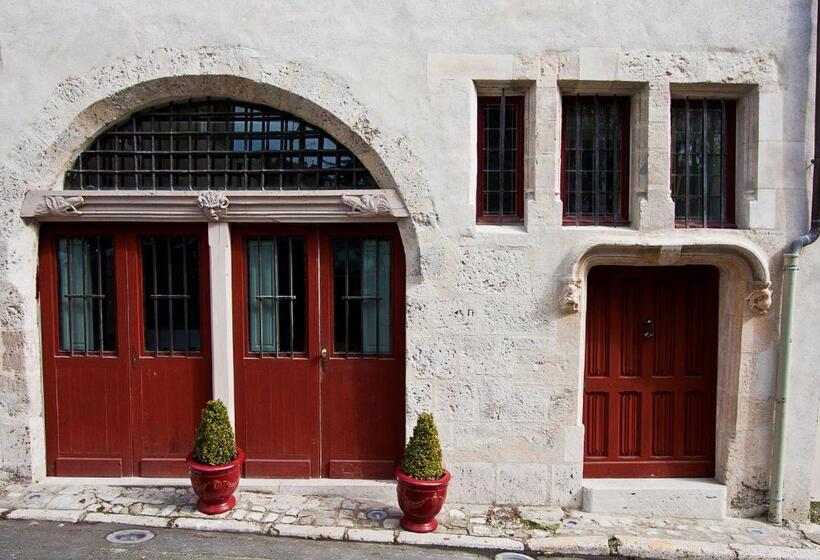تختخواب و صبحانه Les Trois Maillets, Monument Historique