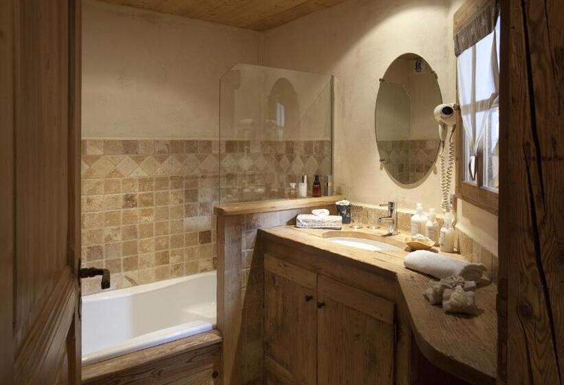 Отель Chalet Hôtel Les Fermes De Pierre & Anna