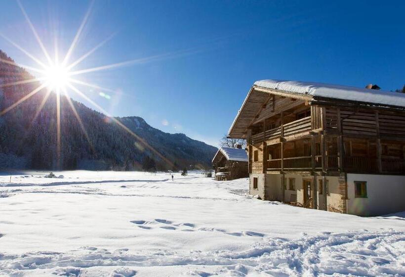 Отель Chalet Hôtel Les Fermes De Pierre & Anna