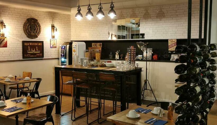 ホテル Hôtel Restaurant La Voile   Le Dock Er