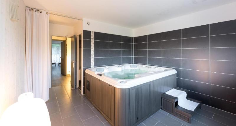 Latitude Ouest Hotel Restaurant & Spa