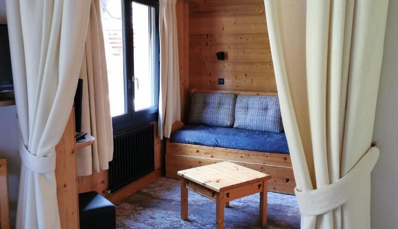 酒店 Hôtel Chalet Les Ecureuils Restaurant, Sauna & Spa Garage