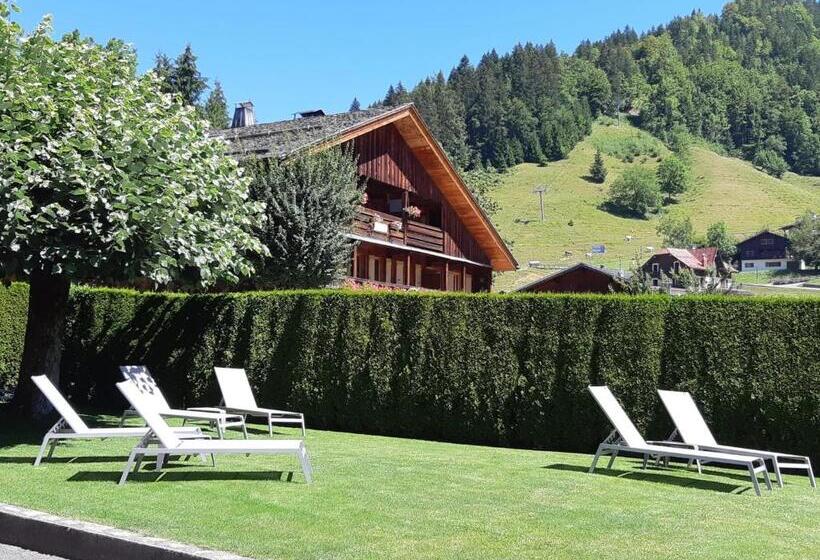 酒店 Hôtel Chalet Les Ecureuils Restaurant, Sauna & Spa Garage