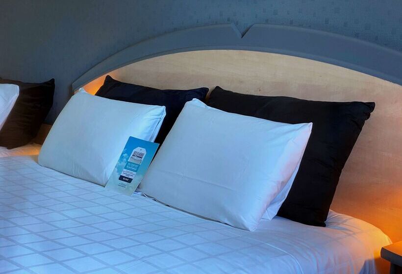 هتل Hôtel Kyriad Brive Ouest