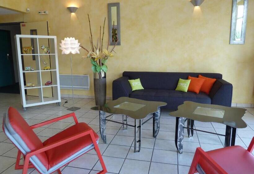 Отель Hôtel La Colombiere Cantal