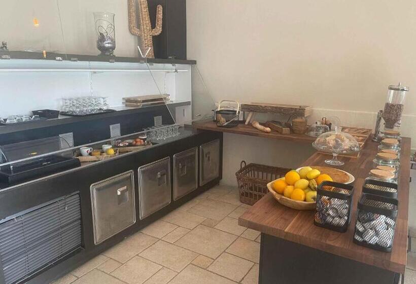 هتل Les Loges Du Luberon