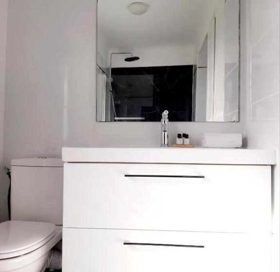 هتل Saint Charles Hôtel & Coliving Biarritz