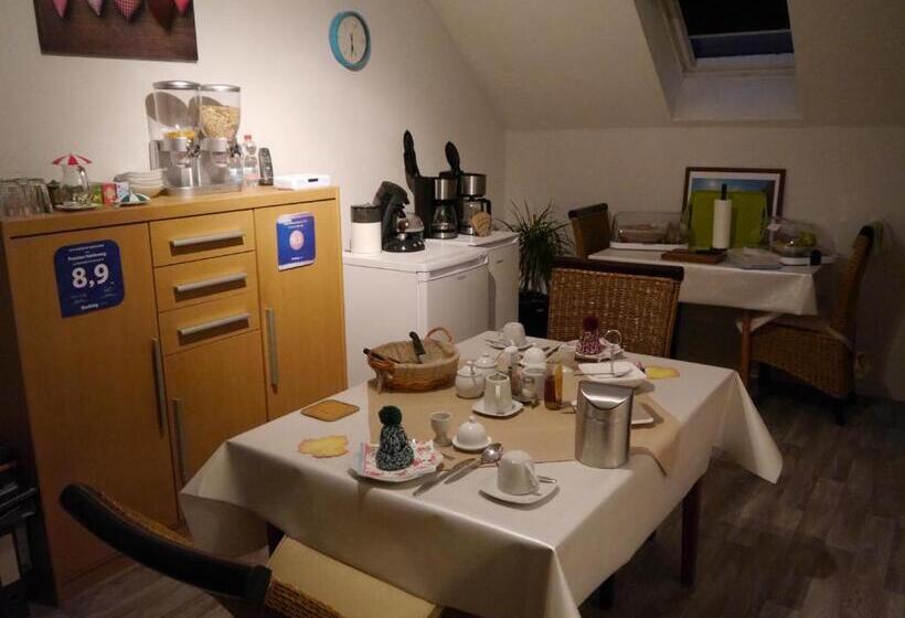 تختخواب و صبحانه Pension Heideweg