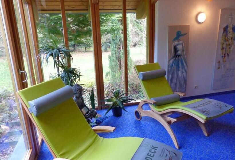 هتل Und Appartementhof Waldeck