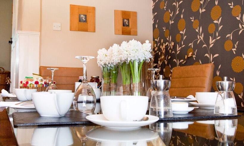 مبيت وإفطار Willow Cottage