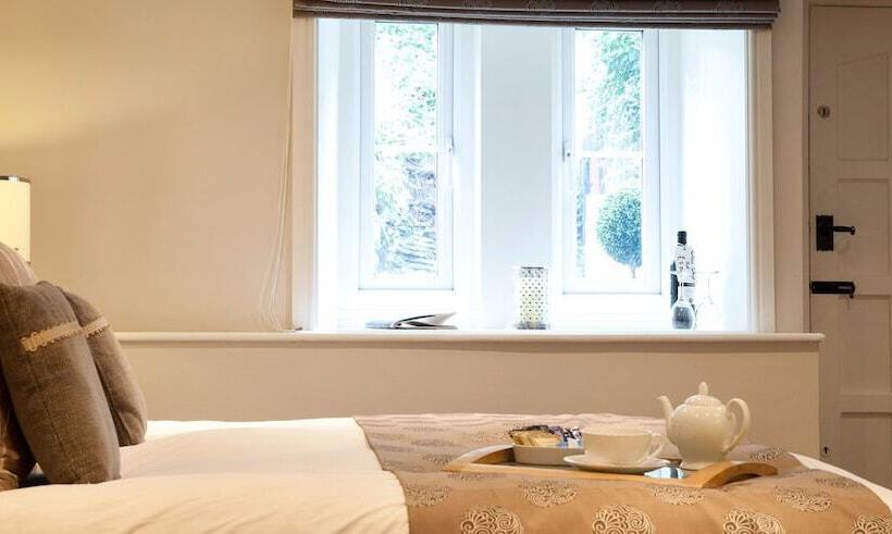 مبيت وإفطار Willow Cottage