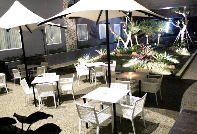 Fotos del hotel Bonnet Hotel Surabaya:  5