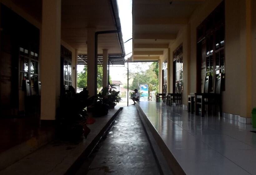 هتل Flamingo Avia Labuan Bajo