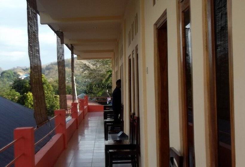 هتل Flamingo Avia Labuan Bajo