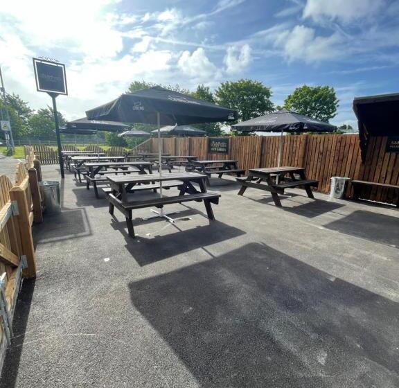 ベッドアンドブレックファースト Mersey View Hotel & Pub