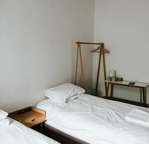 민박 The Red Lion Inn