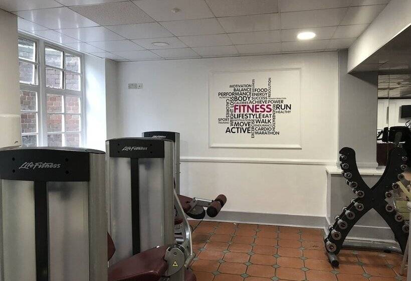 هاستل Bowden Court