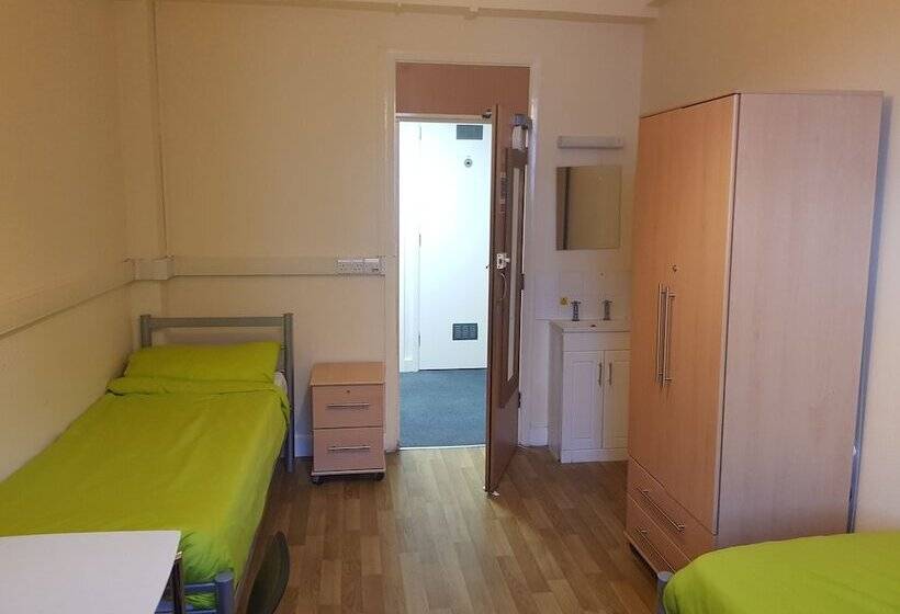 هاستل Bowden Court