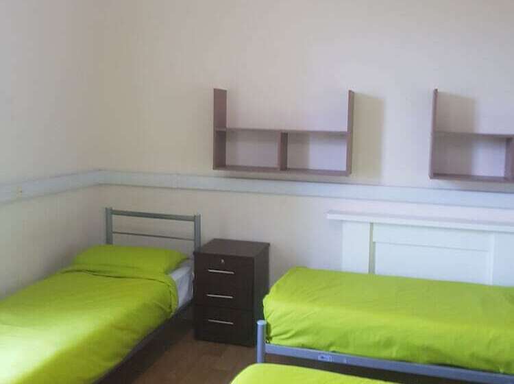 هاستل Bowden Court