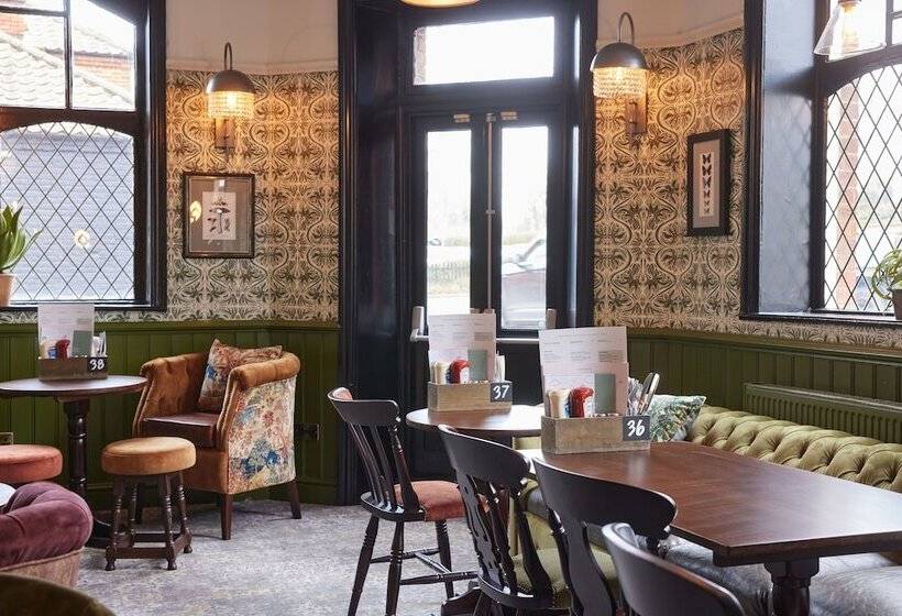 فندق The Kings Head Wroxham By Greene King Inns